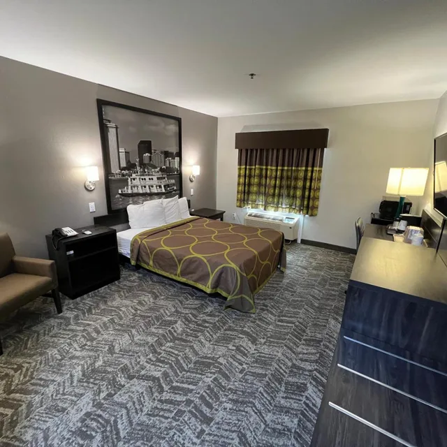 غرفة بسرير كوين لذوي الإعاقة، Super 8 By Wyndham Lake Charles Sulphur 2/3