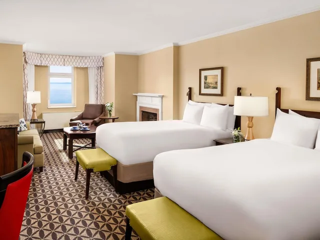غرفة ديلوكس بسرير كينج مع أريكة، Fairmont Le Manoir Richelieu 1/4