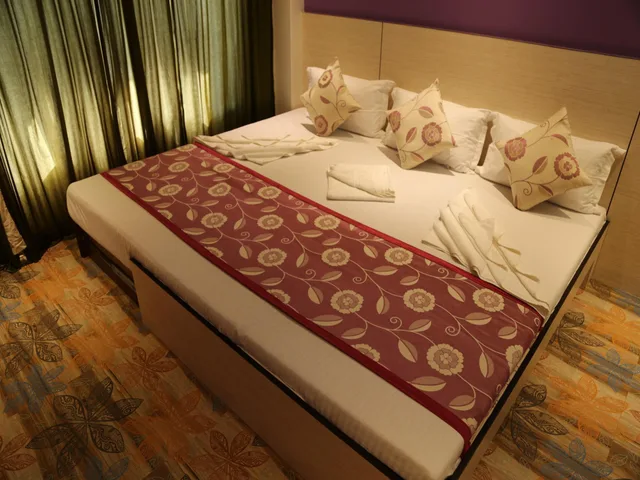 Super, Deluxe, Triple, Double Bed، Hotel Madni Royale 2/3