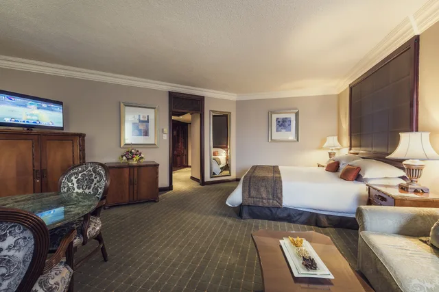 غرفة سوبيريور فاخرة بسرير كينج، The Cascades Hotel At Sun City Resort 4/6