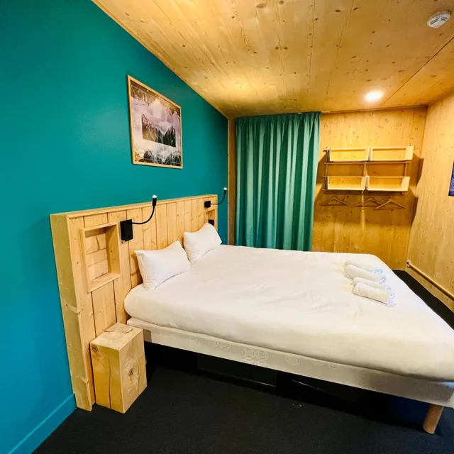 غرفة بسرير مزدوج أو سريرين منفصلين، The People Hostel-Les 2 Alpes 3/6