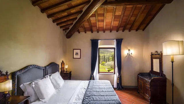 جناح حصري بسرير كوين مع أريكة، Castello Di Spaltenna 1/1