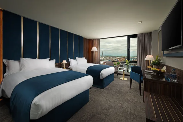 غرفة تنفيذية بسريرين كوين، The Savoy Hotel 3/6