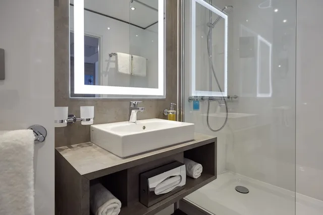 غرفة ديلوكس بسريرين منفصلين، Lindner Hotel Dusseldorf Airport, part of JdV by Hyatt 6/10