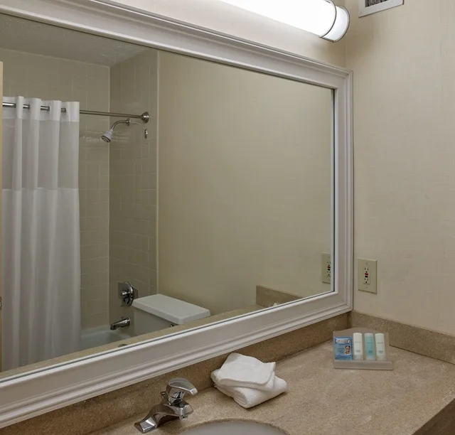غرفة بسرير كينج، Clarion Hotel Portland Airport ME 3/3