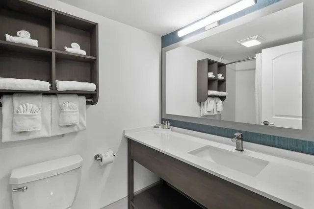 Schooner, Deluxe, Studio, 2 Double Beds, Ocean Front، Compass Cove Resort 3/3