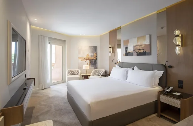 Royal, Elite, King Bed, Lateral Side Nile View, Sonesta St George Hotel 4/9
