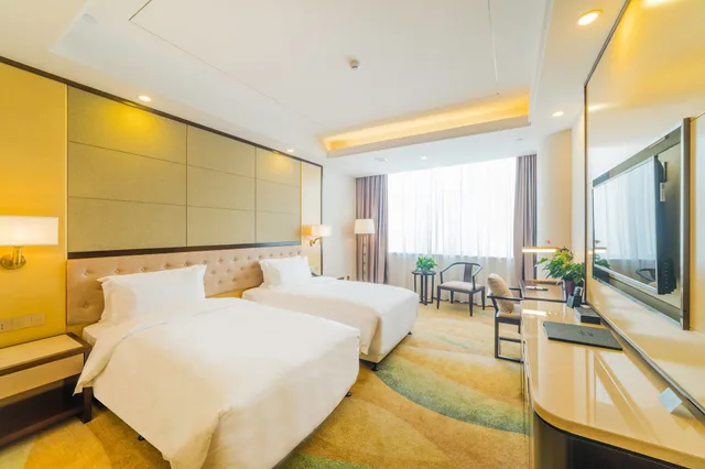 Hollywood, Twin Beds، Hundred Hotel 2/4