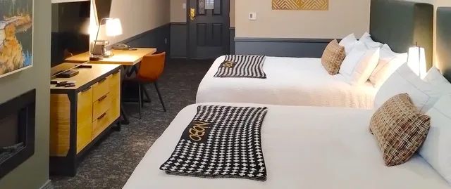 غرفة بسرير كينج وسريرين كينج، Hotel NoBo Cascade, Tapestry Collection by Hilton 2/2