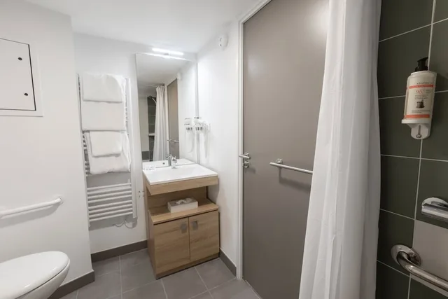 Superior, Apartment, Queen Bed, Sofa, Aparthotel Adagio Access Aix-en-Provence Universite 2/3