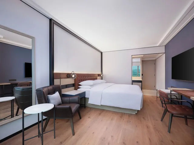 Premium, Queen Bed, Four Points By Sheraton 6/10