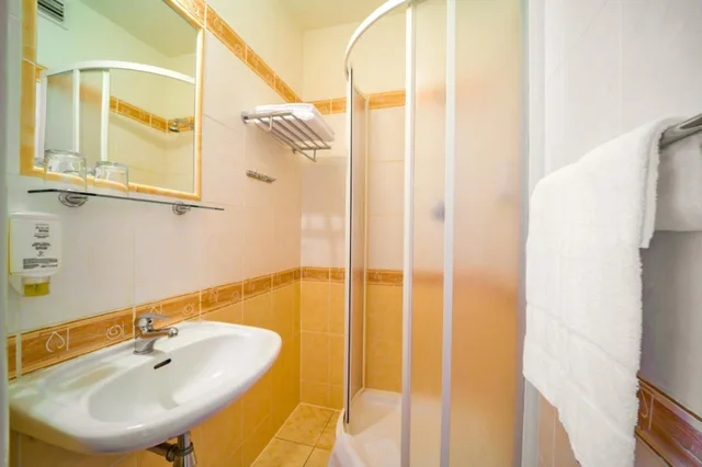 غرفة قياسية رباعية، Hotel Uno Prague 5/5