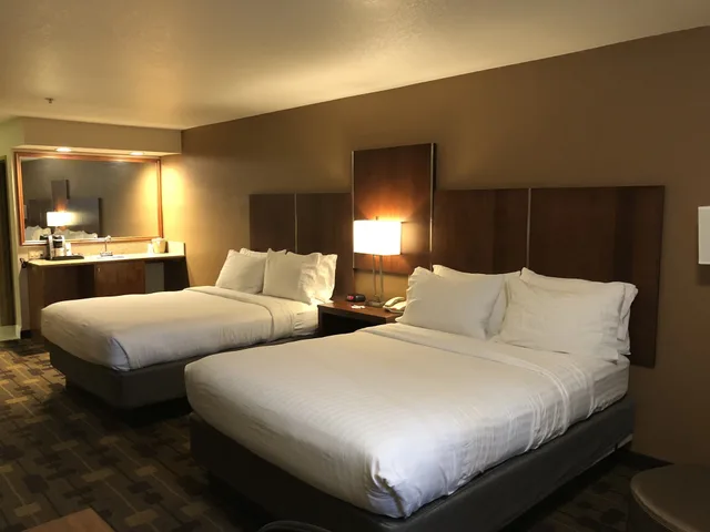 غرفة قياسية بسريرين كوين لذوي الإعاقة، Holiday Inn Express Hotel & Suites Corning 3/5