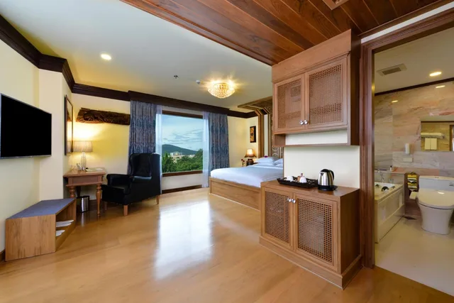 Grand, Deluxe, Peak Nimman Prestige Hotel 7/10