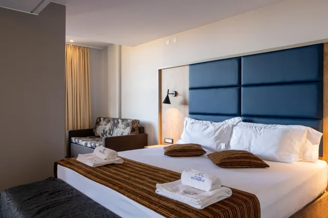 جناح جونيور، Velingrad Grand Hotel 1/2