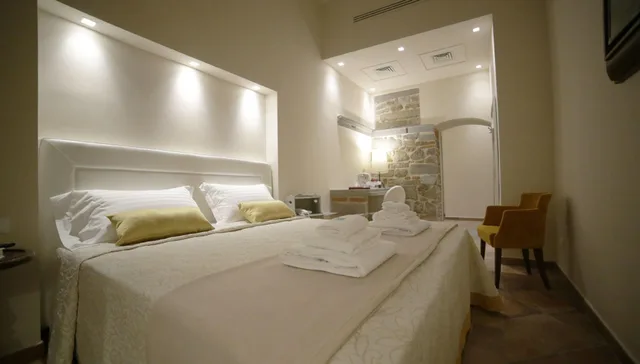 غرفة بسريرين، Hotel Renaissance 1/3
