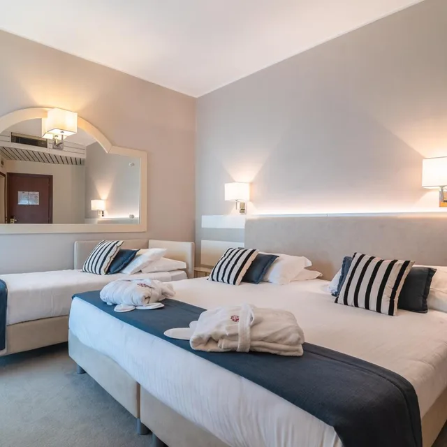 Comfort, Double or Twin Bed, Side Sea View, Balcony، Anthony 1/10