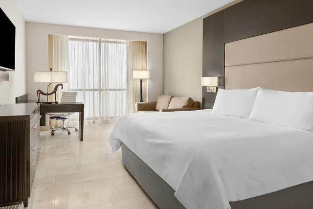 غرفة كلاسيكية بسرير كينج في طابق مرتفع، Intercontinental Miramar Panama 3/5