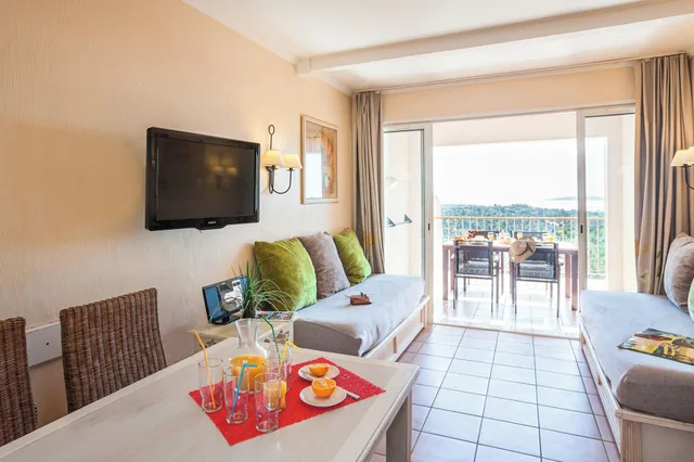 1 Bedroom, Apartment, Sea View, Alcove, Balcony or Terrace، Maeva Particuliers Les Restanques Du Golfe de Saint Tropez 1/4