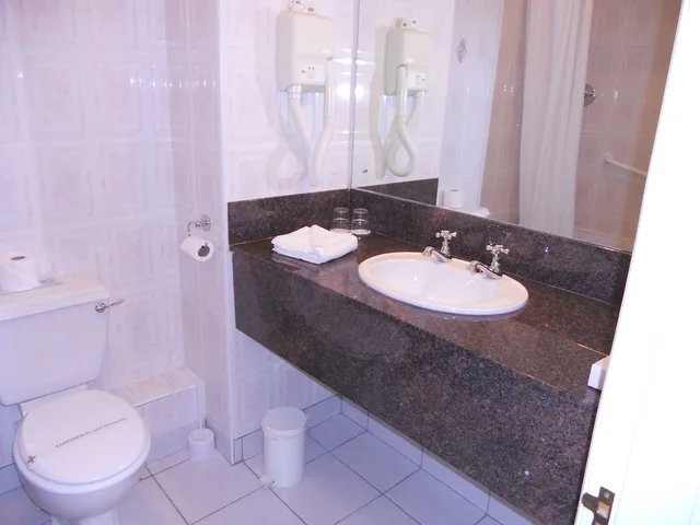 Room, Triple, Double and Twin Beds, Rhu Glenn 4/4