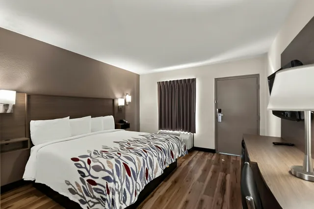 غرفة قياسية بسرير كينج، Red Roof Inn Winchester, VA 4/7