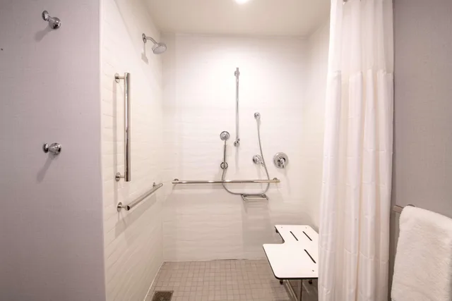 غرفة بسرير مزدوج لذوي الإعاقة، Hilton Garden Inn Asheville I 26 Biltmore Area 3/4