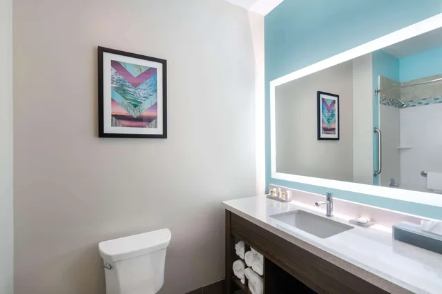 غرفة بسريرين كوين، La Quinta Inn & Suites by Wyndham Forsyth 4/6