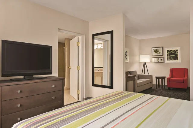 Upgrade, Studio, King Bed, Accessible, Country Inn and Suites by Radisson Tampa/Brandon FL 2/5