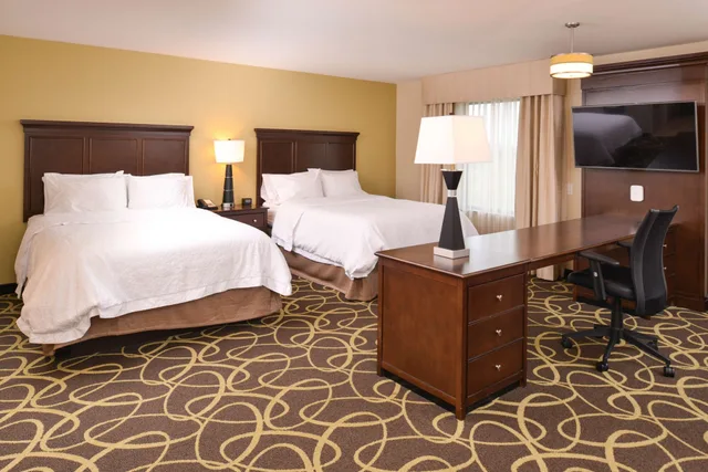 استوديو بسريرين كوين مع أريكة، HAMPTON INN OMAHA MIDTOWN-AKSARBEN AREA 4/10