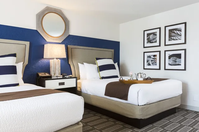 غرفة قياسية بسريرين كوين، South Shore Harbour Resort & Conference Center 1/7
