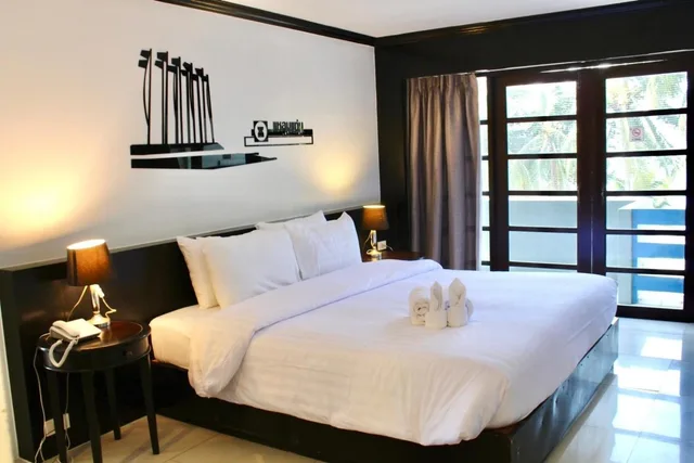 S 2 Rooms, Suite, King Bed, S2 Hotel 3/6