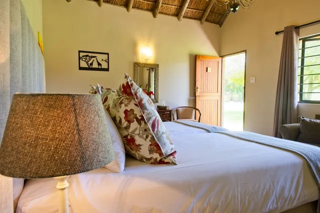 Valencia, Hut, Queen Bed، Chrislin African Lodge 1/4