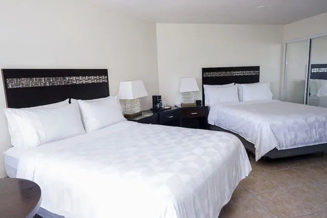 غرفة قياسية بسريرين كوين بإطلالة على البحر، Holiday Inn Resort Grand Cayman, an IHG Hotel 9/10