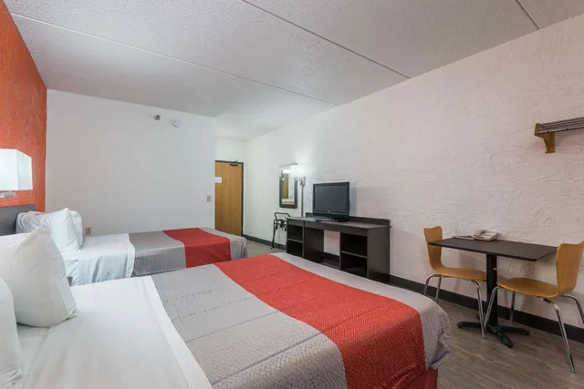 غرفة قياسية بسريرين مزدوجين، Motel6 Bridgeview, IL 2/6