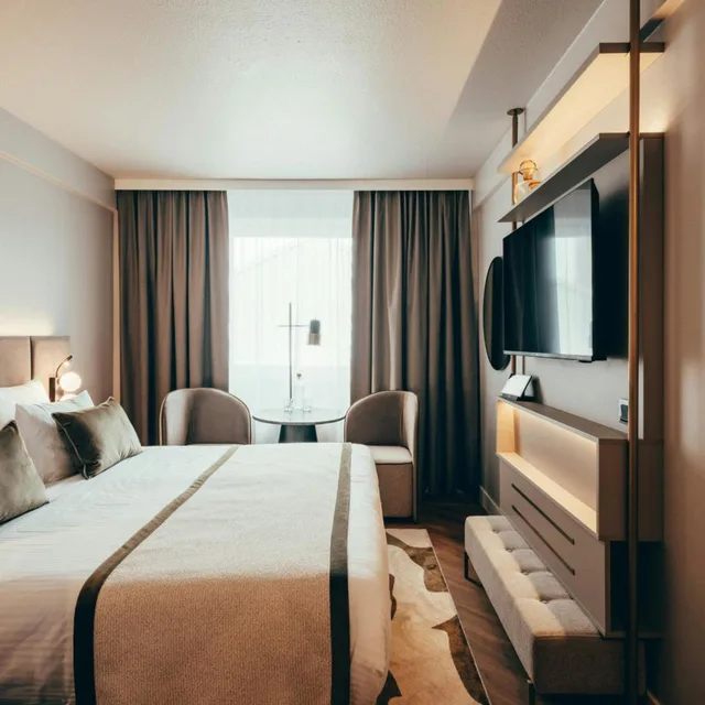 Superior, Double or Twin Bed, Leonardo Hotel Koln 3/10