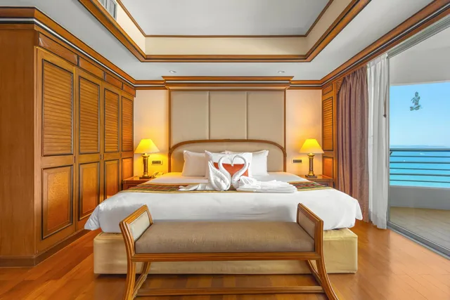 1 Bedroom, Regency, Suite, King Bed، Royal Cliff Grand Hotel 2/10