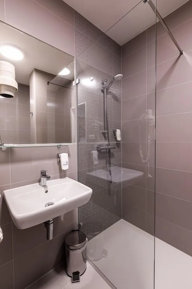 غرفة ديلوكس بسرير كوين، Harmony Club Hotel Ostrava 3/3