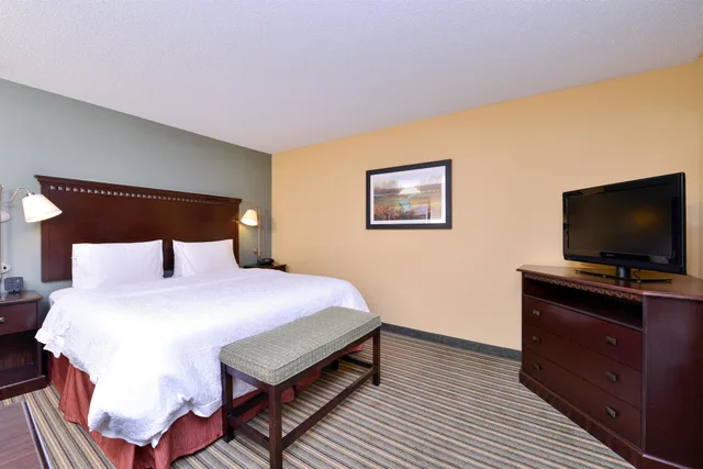 غرفة بسرير كينج، Hampton Inn & Suites Fort Belvoir Alexandria South 2/4