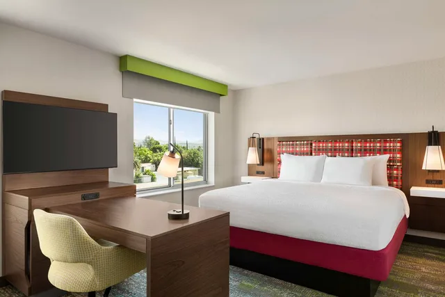 جناح بسرير كينج مع أريكة، Hampton Inn & Suites Oroville 1/3