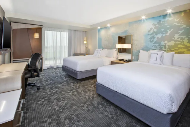 غرفة بسريرين كوين بحوض استحمام لذوي الإعاقة، Courtyard By Marriott St. Joseph-Benton Harbor 1/2
