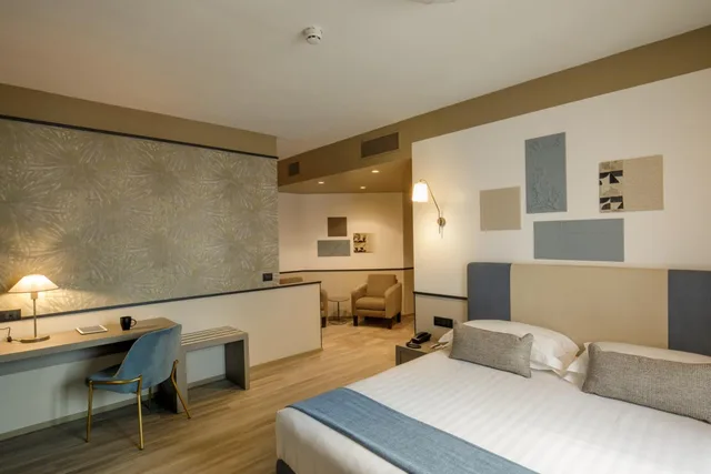 غرفة سوبيريور عائلية بسرير كينج مع أريكة، Hotel Domidea 1/2