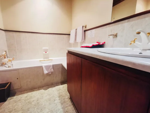 جناح تنفيذي، La Mada 10/10
