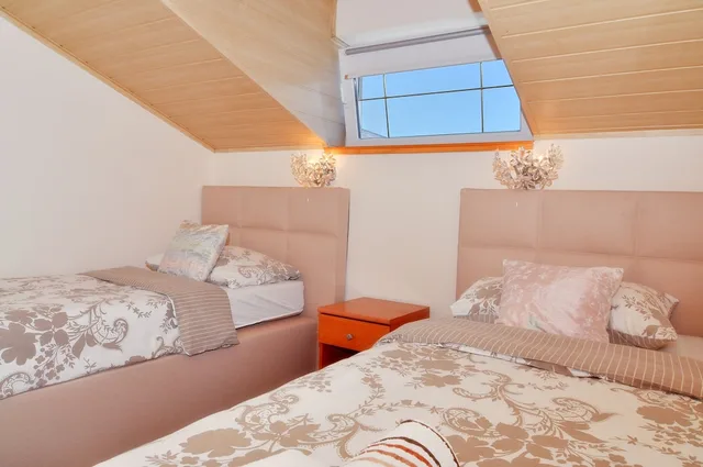 شقة بسرير كينج وسريرين فرديين بشرفة بـ3 غرف نوم بإطلالة جزئية على البحر، Villa Vanilla 3/7