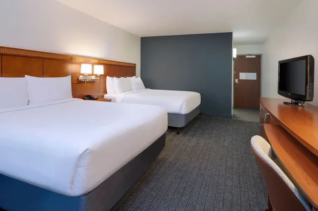 غرفة بسريرين كوين بشرفة، Courtyard by Marriott Tampa North/I-75 Fletcher 4/8