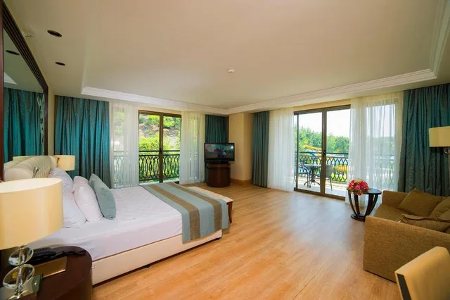 Deluxe, Side Sea View, Large، Juju Premier Palace 4/8
