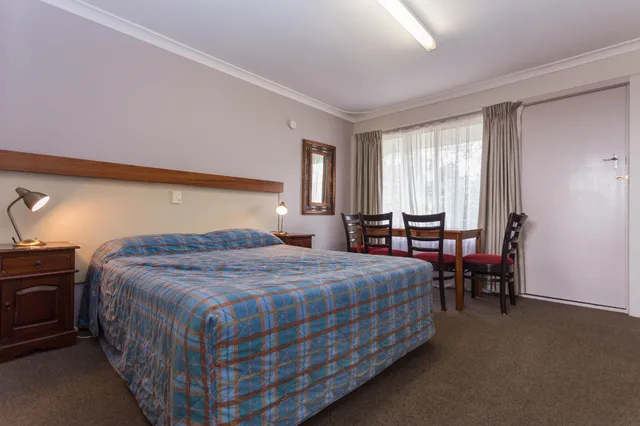 شقة بغرفتي نوم، Sleepwell Motel 1/2