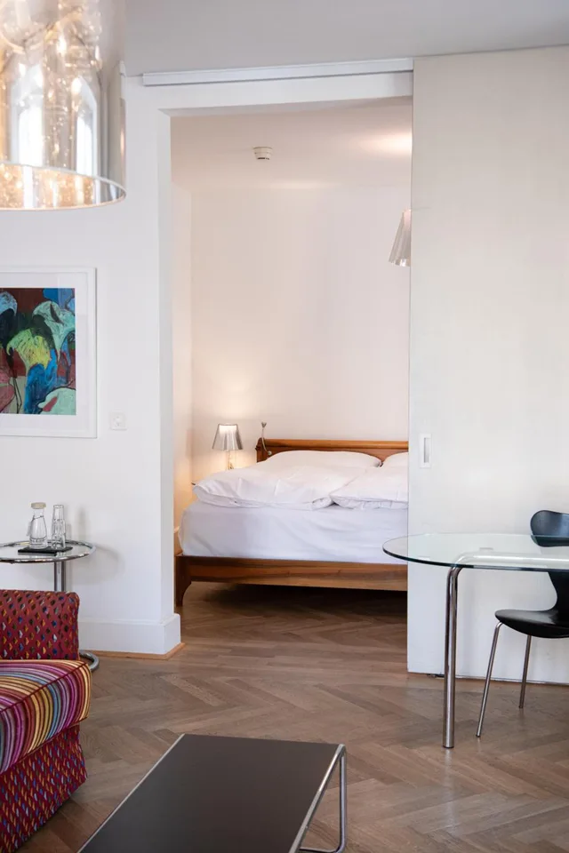 جناح جونيور، Hotel Saratz 6/10