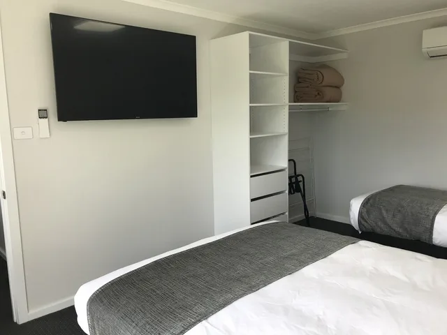 شقة بثلاثة أسرّة وسريرين كوين بـ3 غرف نوم بمطبخ، Seabrook Motel 3/7