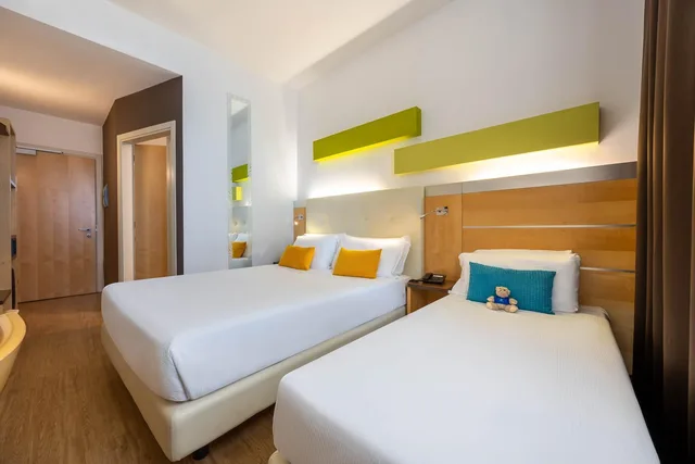 غرفة ثلاثية بسرير مزدوج وسرير فردي، Ih Hotels Milano Gioia 3/5