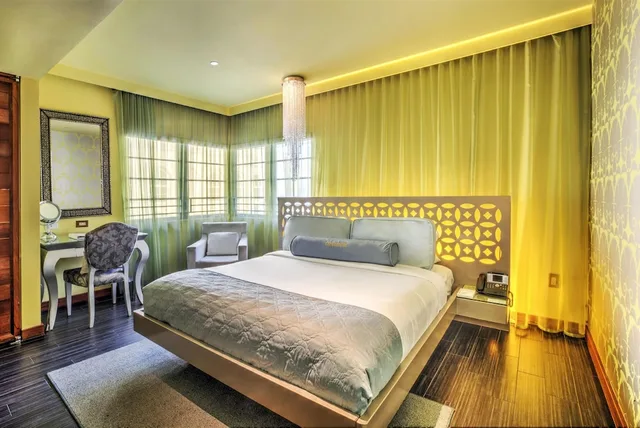 Gold, Studio, Suite, Queen Bed, Dream South Beach by Hyatt 3/6